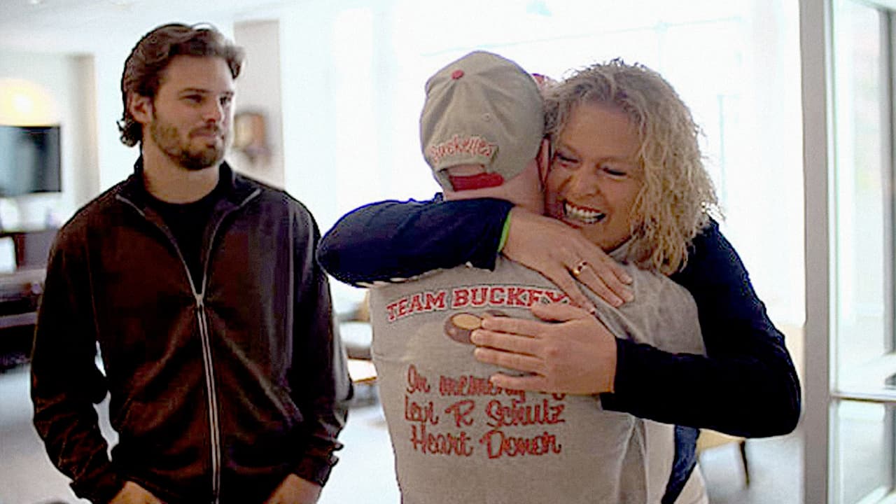 Lisa Swanson 
<a href="http://www.univision.com/noticias/salud/el-conmovedor-encuentro-entre-una-madre-y-el-receptor-del-corazon-de-su-hijo-fallecido-video"><u>escuchó latir el corazón</u></a> de su hijo fallecido en 2012 en un accidente de tránsito, en el cuerpo de Terry Hooper, el receptor del trasplante. “Definitivamente suena como si perteneciera allí”, dijo llorando y visiblemente conmovida. “Me da felicidad y tristeza: todo al mismo tiempo”, agregó.