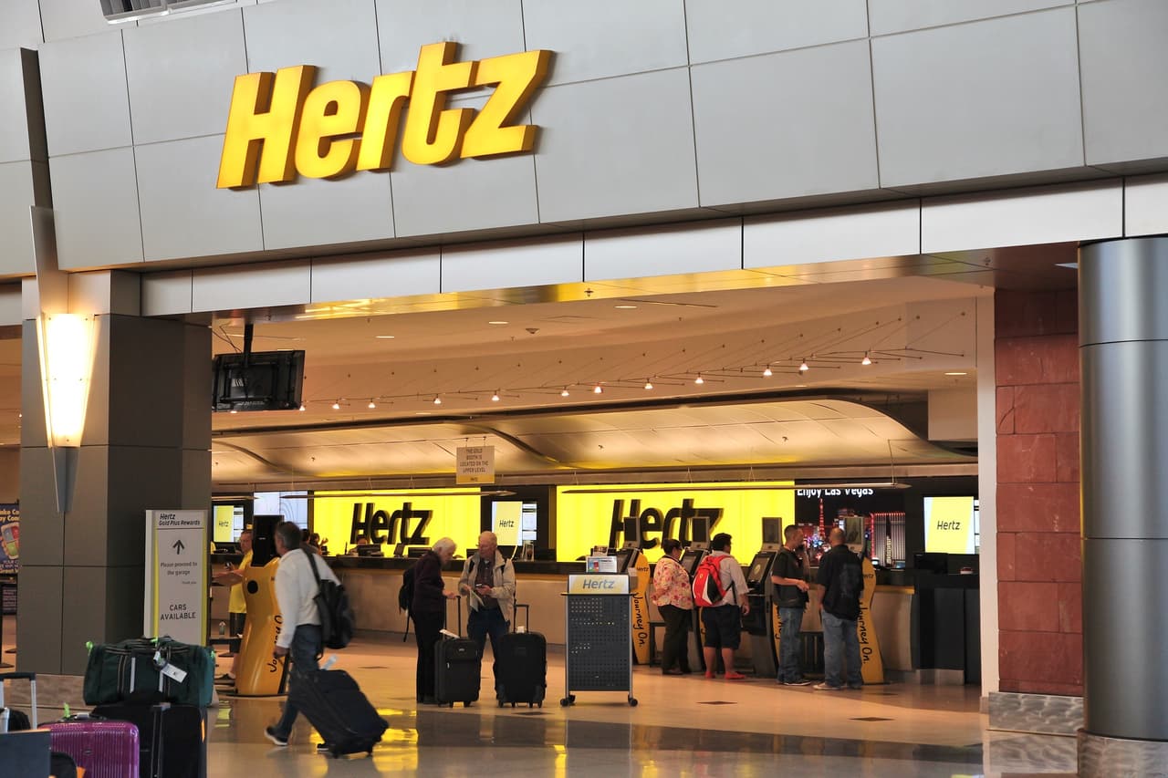 <h3 class="cms-H3-H3"><b>Las compañías en el negocio de renta de carros se aferran más a su flota de vehículos</b></h3>
<br>
<br>Empresas como Hertz, SIXT y Avis, dedicadas al alquiler de automóviles, no están pasando por su mejor momento. Y no es para menos, pues la industria del turismo en general también se vio fuertemente afectada tanto por las órdenes de confinamiento y restricciones de viaje como el poco interés de las personas a vacacionar en medio de una pandemia. 
<br>