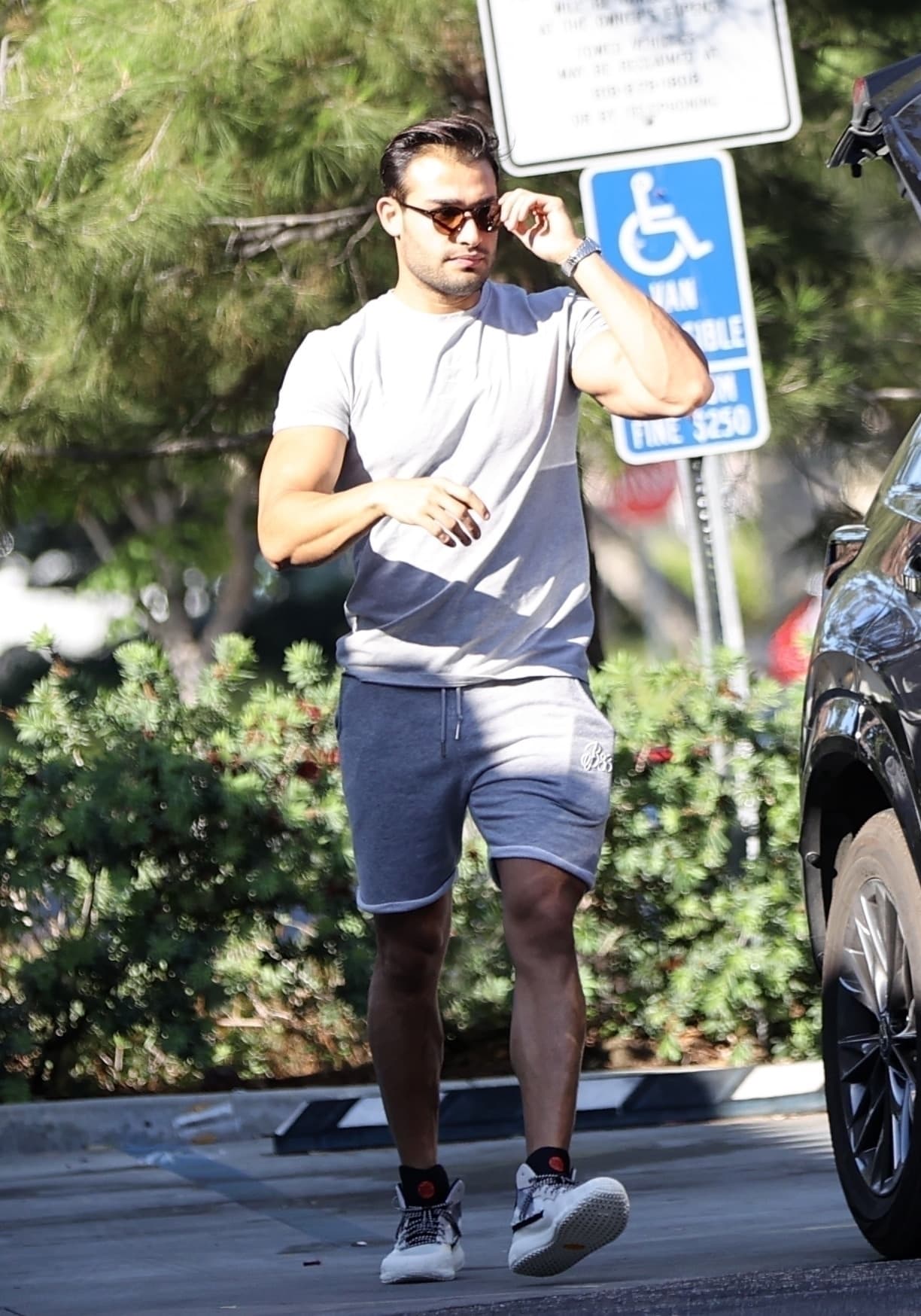 Asghari se bajó a un establecimiento para comprar bocadillos.
<br>