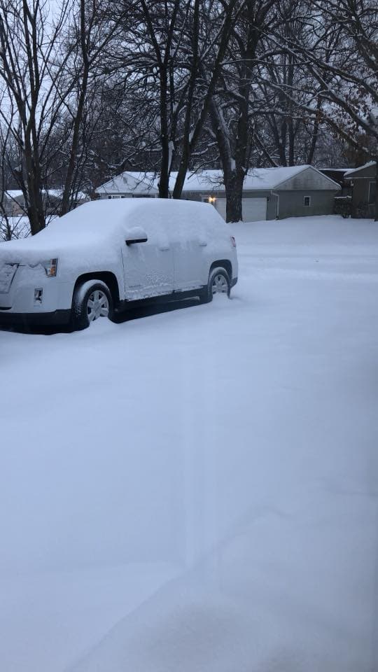 El Departamento de Calles y Saneamiento de Chicago desplegó 300 quitanieves que estuvieron trabajando toda la noche para despejar las calles.