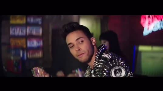 ¡Ya no te hagas el incrédulo Prince, sabemos que te derrites por tu chica!