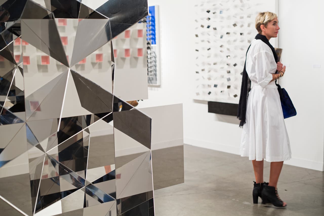 Mira los looks más cool, reinvéntalos y conoce a los personajes con más estilo que estuvieron presentes en la inauguración del Art Basel Miami Beach 2015.