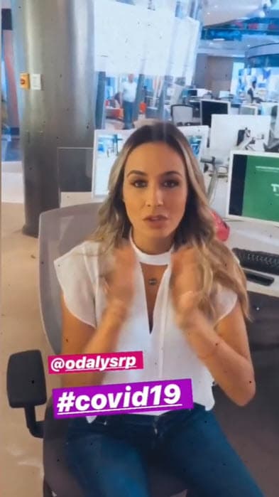 Autoridades sanitarias a nivel mundial recomiendan que por ahora se eviten los saludos de mano y besos. Ante eso, la presentadora
<b><a href="https://www.univision.com/famosos/odalys-ramirez-quiere-una-boda-intima-con-pato-borghetti-porque-hay-algo-que-le-urge-evitar-fotos" target="_blank">Odalys Ramírez</a> </b>comunicó a sus seguidores que una alternativa para saludar a los demás es el
<b><a href="https://www.univision.com/famosos/el-saludo-japones-y-otras-medidas-para-evitar-el-coronavirus-que-comparten-2-famosas-en-mexico-video" target="_blank">"saludo japonés"</a></b>.
<br>