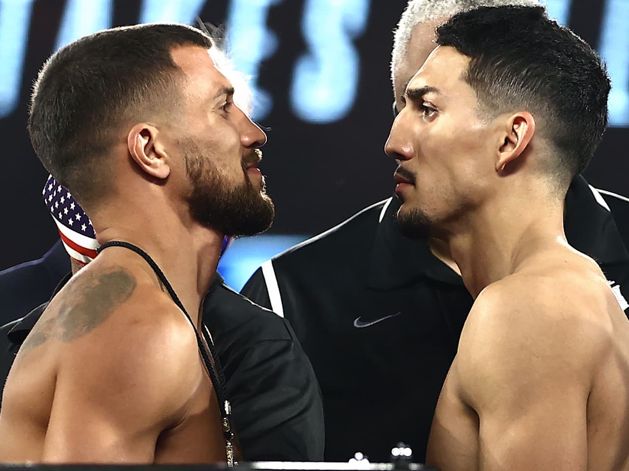 El MGM de Las Vegas enmarcará el combate por la unificación de los títulos CMB, AMB, OMB y FIB; ambos peleadores registraron 135 libras en la báscula.