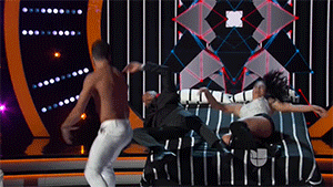 Javier quiso imitar a Danell y bueno, ya ustedes se imagina cómo terminó eso.
<a href="http://www.univision.com/shows/mira-quien-baila/no-fue-una-pista-fue-una-cama-danell-se-desato-en-el-baile-mas-hot-a-la-fecha-video">No fue una pista, fue una cama: Danell se desató en el baile más 'hot' a la fecha</a>