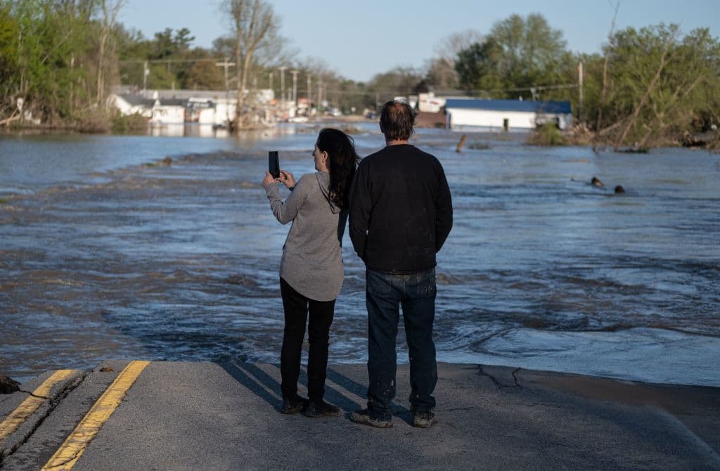 La gobernadora de Michigan, 
<a href="https://www.univision.com/temas/gretchen-whitmer">Gretchen Whitmer</a>, dijo este miércoles que se estima que la actual inundación 
<b>alcance niveles “históricos” </b>y pidió al presidente Donald Trump que decrete el estado de emergencia para el condado de Midland.