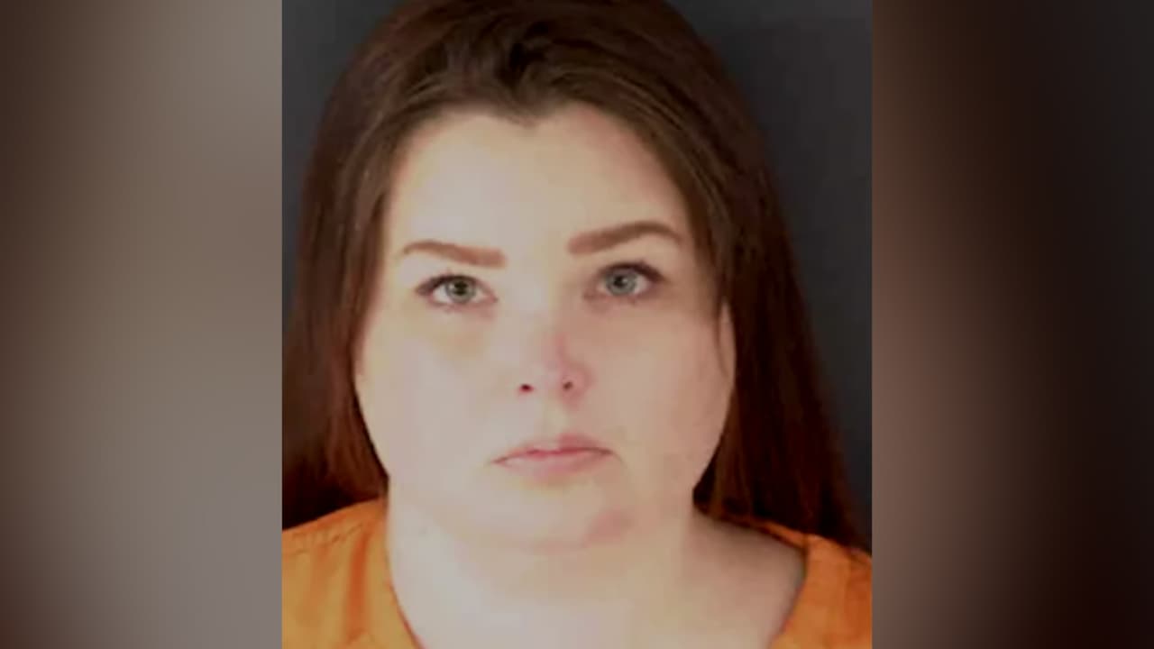 Arrestan a mujer acusada de la muerte de un bebé de 14 semanas