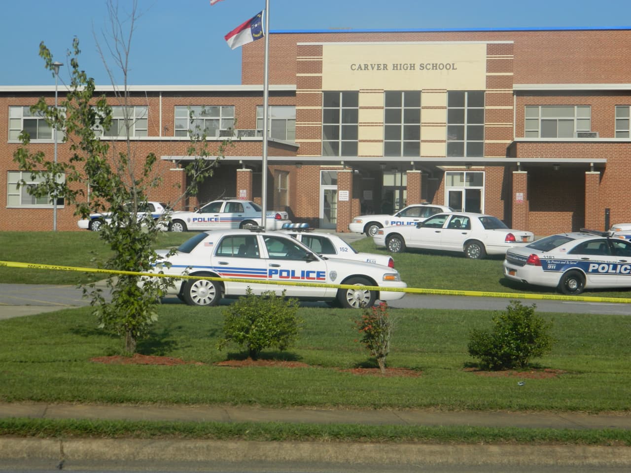 Estudiante de secundaria es apuñalado 3 veces con tijeras durante una pelea; hay un detenido