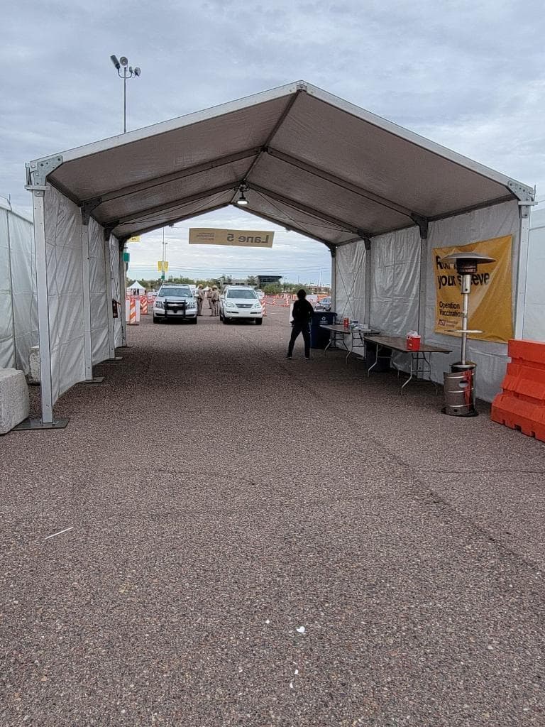 <a href="https://www.univision.com/local/arizona-ktvw/elecciones-estados-unidos-2020/escasez-de-vacuna-covid-19-en-el-condado-de-pima-debido-a-un-error-en-el-gobierno-federalus"><b>Aproximadamente el 15% de la población del condado de Pima ha recibido una dosis de la vacuna contra el Covid-19 desde que comenzó la distribución a mediados de diciembre</b></a>. El condado ha administrado un total de 160,113 inyecciones de las 189,725 dosis de vacunas que recibió del estado. Además 
<b>ha utilizado el 84% de su asignación estatal total</b>, según datos del 
<a href="https://www.azdhs.gov/preparedness/epidemiology-disease-control/infectious-disease-epidemiology/covid-19/dashboards/index.php" target="_blank"><b>Departamento de Servicios de Salud de Arizona</b></a>.
<br>