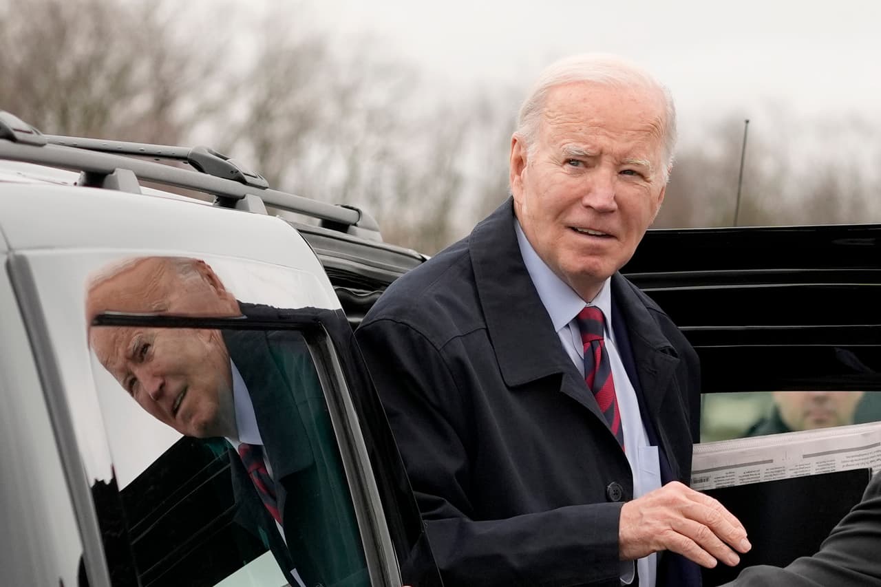 El presidente Joe Biden a punto de abordar el Air Force One este 5 de marzo del 2024.