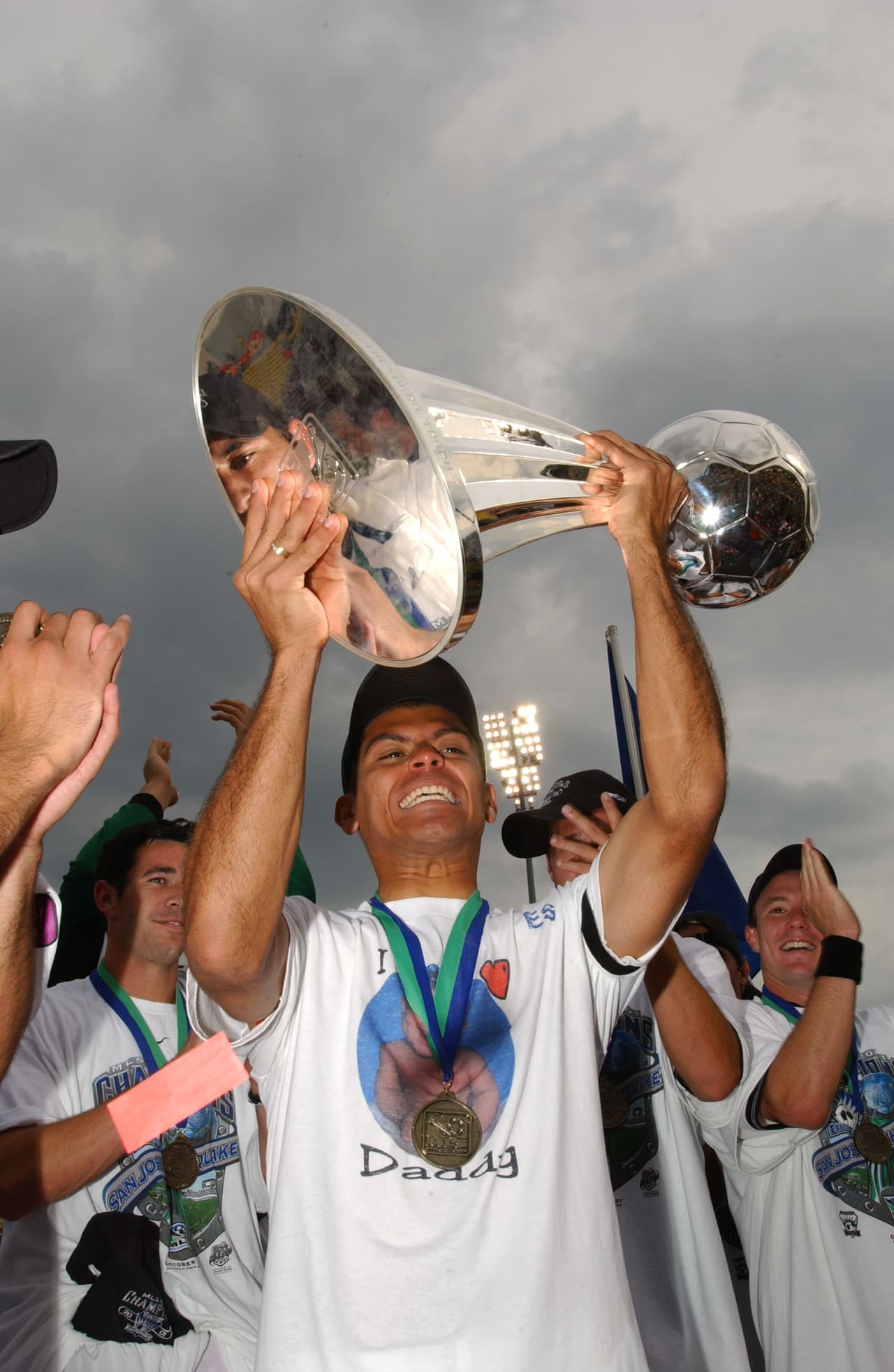 El salvadoreño Rolando Cerritos fue el goleador, con 11 tantos, del San Jose Earthquakes cuando fue campeón de la MLS en 2001.