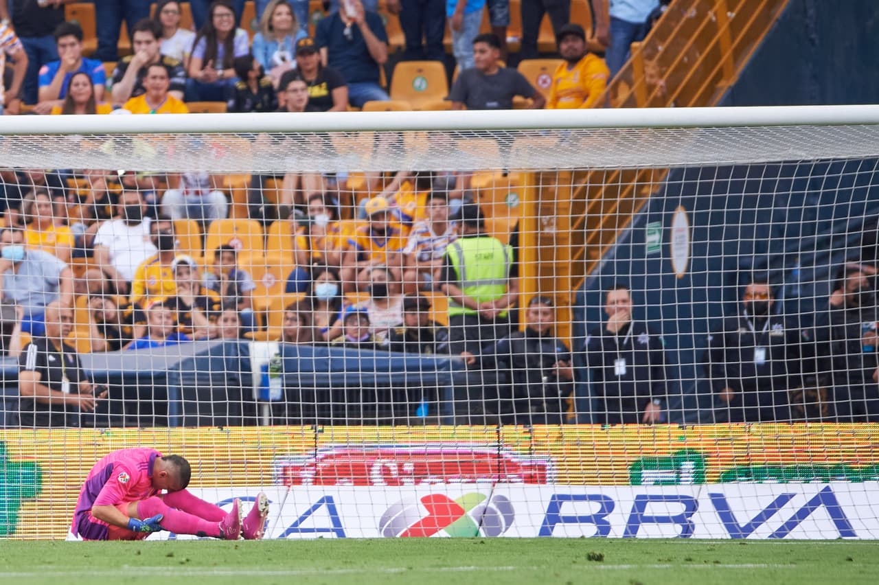 Nahuel Guzmán fue factor para que su escuadra no se llevara una goleada.