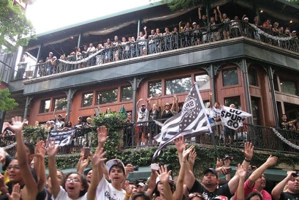 Photos: Spurs Championship Parade 2014 Barges