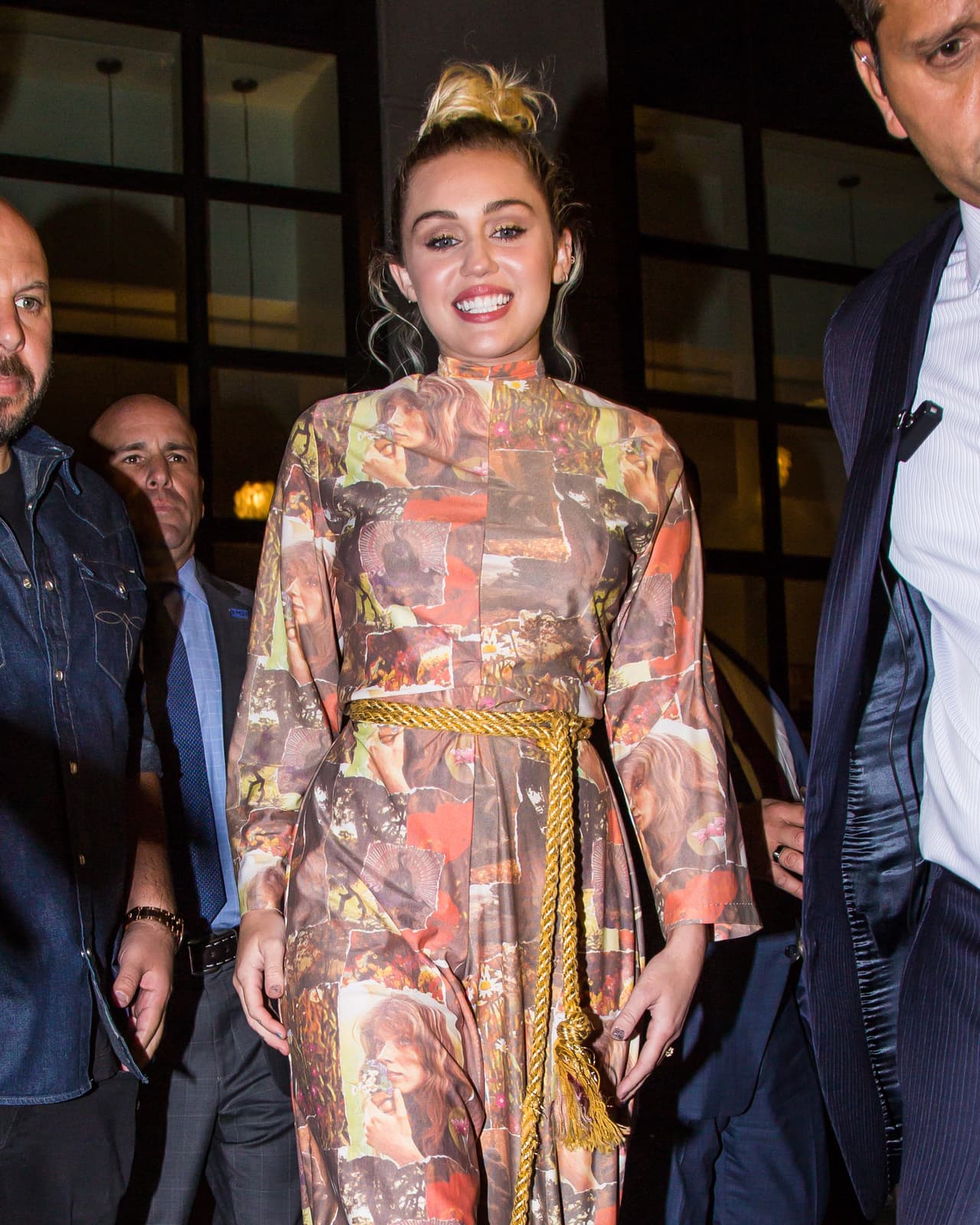 Miley estuvo en la premere de su nueva serie de TV: Crisis in Six Scenes, del genial Woody Allen.