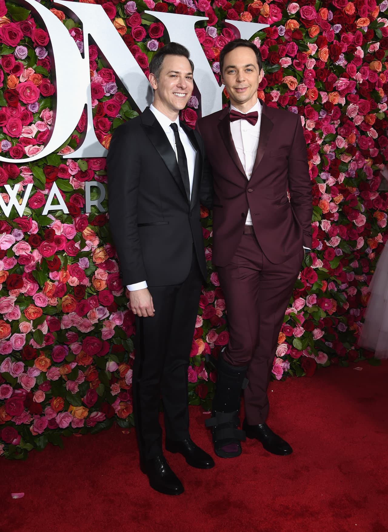 El famoso actor de la serie 'Big Band Theory', Jim Parsons, llegó a la alfombra roja de los Tonys, junto a su pareja Todd Spiewak. La pareja se casó precisamente en la ciudad de los rascacielos a mediados de 2017.