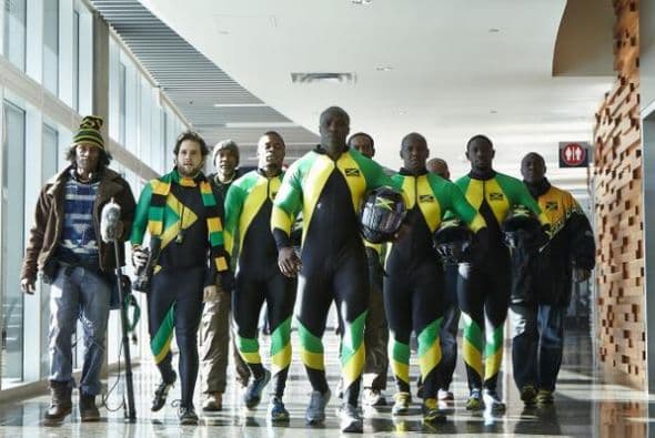 En la imagen se ve al equipo de Jamaica. Su vestimenta tiene los colores de su país. Es muy colorida. Fotografía tomada de su página en Facebook.