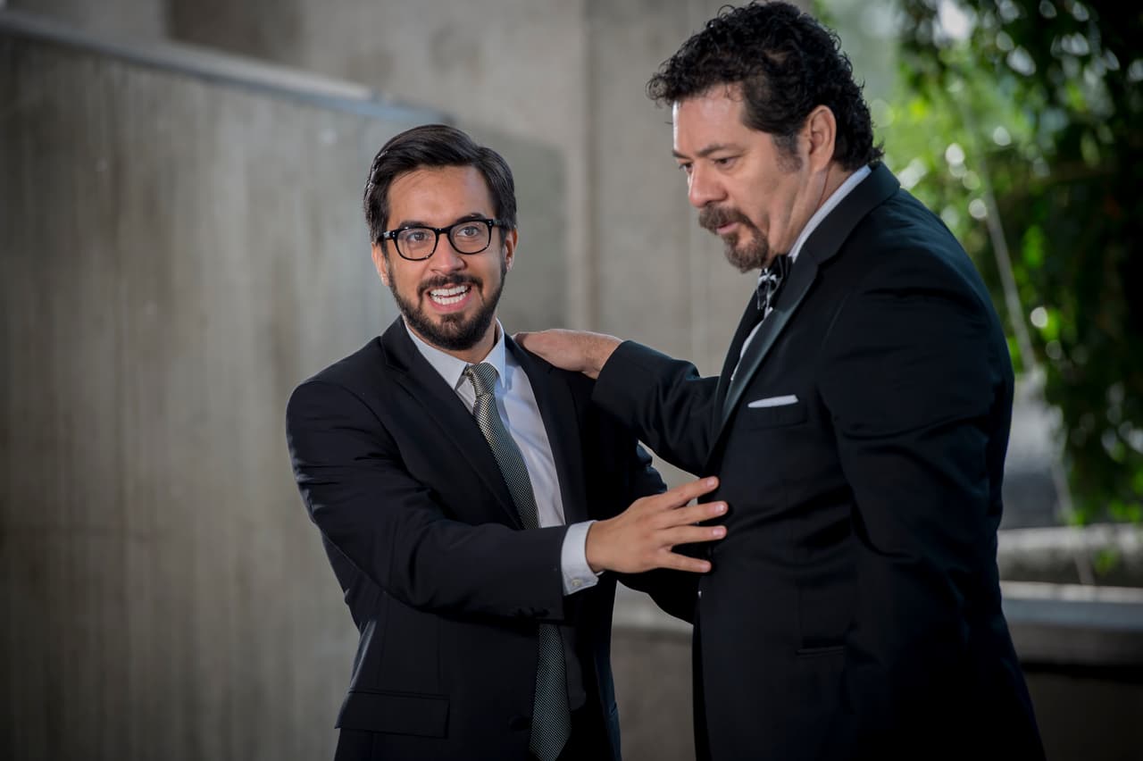 Pero Othón logró impedirlo y les dijo que Maia se estaba confesando.