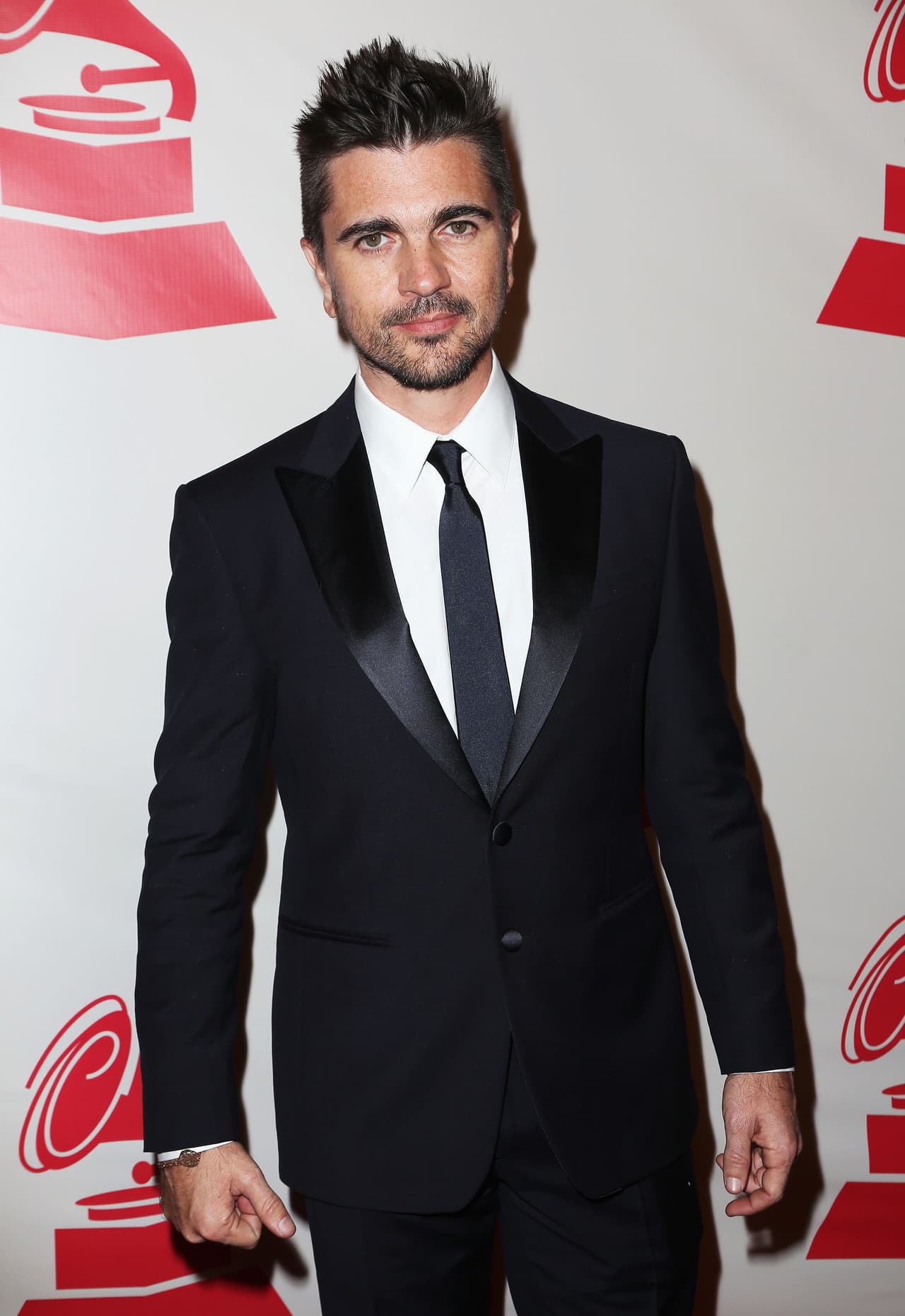 Juanes es otro de los que simplificó su nombre ya que realmente se llama Juan Esteban Aristizábal Vásquez.