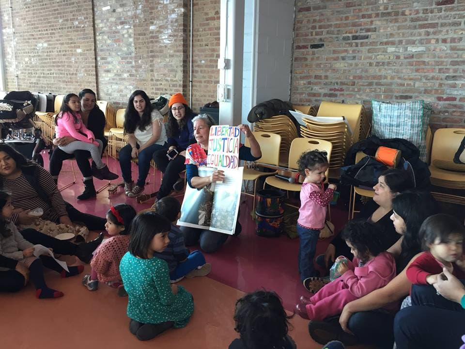 ‘Son Chiquitos' es un programa comunitario gestado dentro de la escena del Son Jarocho en Chicago, la cual desde mediados de la década de los 90 encontró tierra fértil en el barrio de Pilsen.