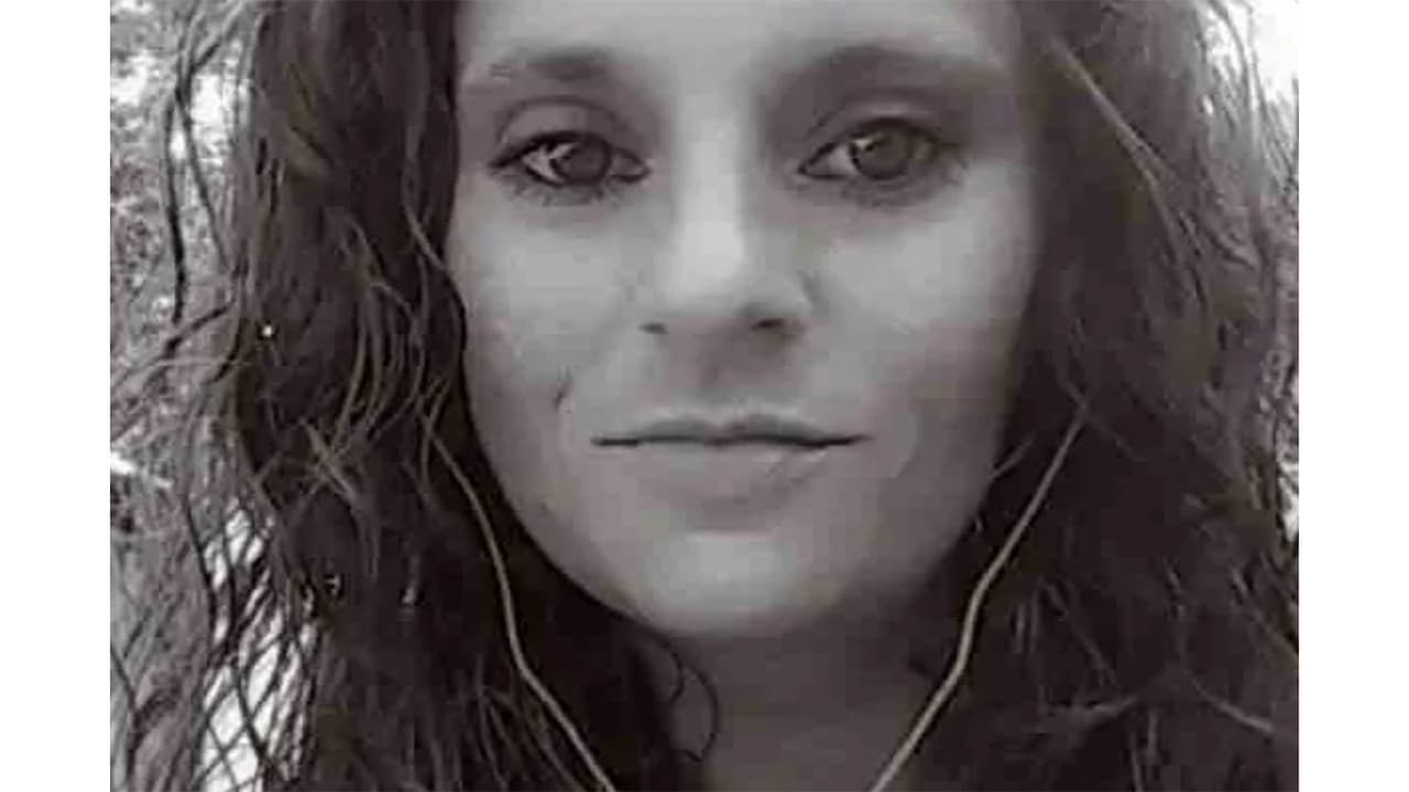 Caminaba rumbo a su casa cuando tres perros la atacaron: le amputaron sus dos brazos y "ya no respira por sí misma"