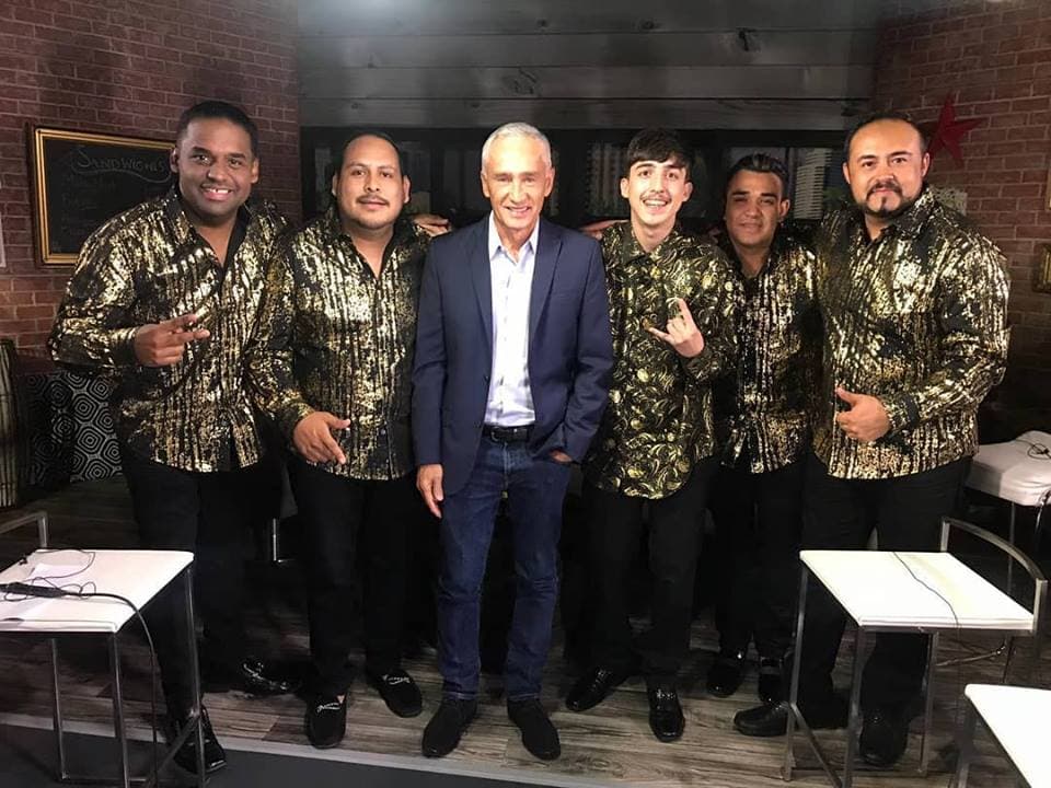 En entrevista con Jorge Ramos aseguraron que se han inspirado en las noticias para escribir sus canciones, que hablan de temas actuales.