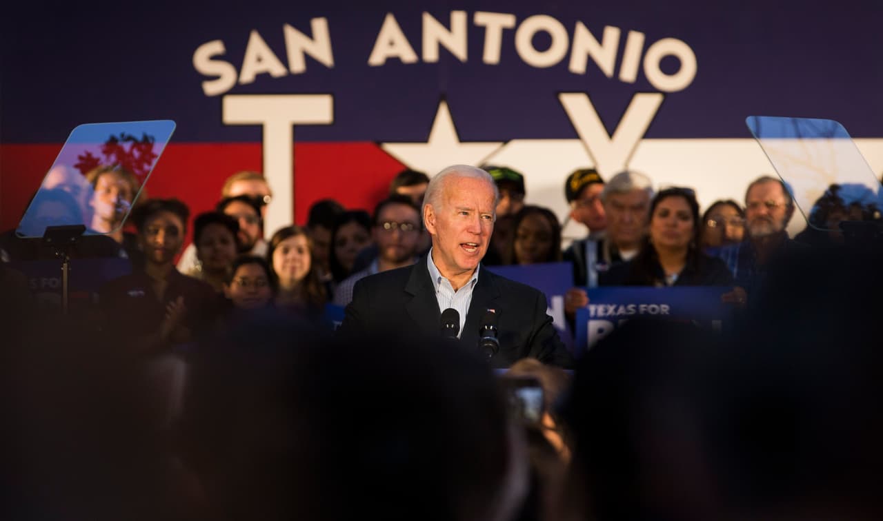 El candidato presidencial demócrata Joe Biden pronuncia un discurso el 13 de diciembre del 2019 en San Antonio, Texas.