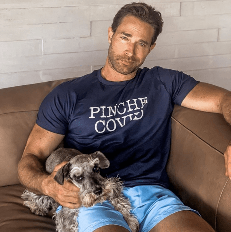 "Gaucho: Desde que nos conocimos nos hicimos inseparables. Recuerdo perfectamente el día que te conocí en la locación de las grabaciones de la telenovela 'Pasión' y
<b> estabas tan sucio y desprolijo que te decían 'El Mugres'</b>".
<br>