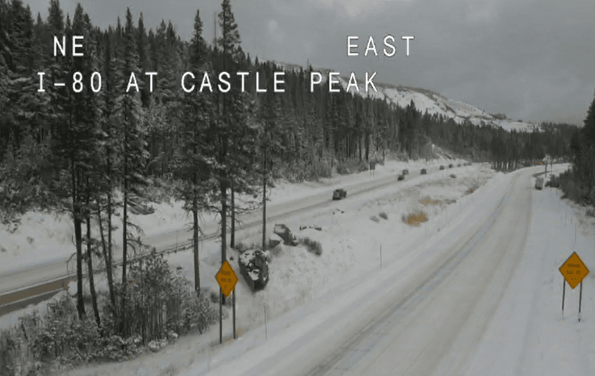 En la carretera I80 en Castle Peak entre Sierra Highway y Pandale, en Lancaster este fue el panorama el domingo por la mañana.
<br>