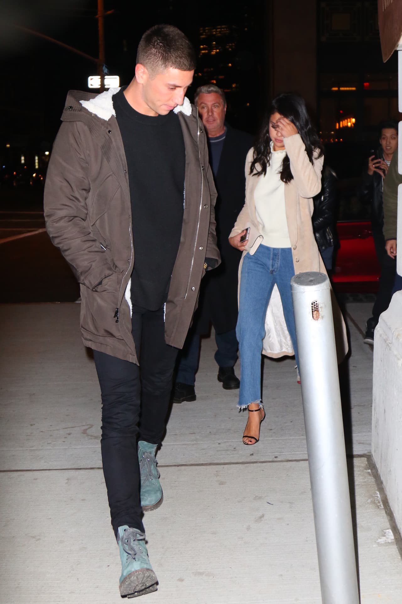 Selena y Samuel iban súper bien vestidos, lo que sin duda será una costumbre mientras estén juntos.