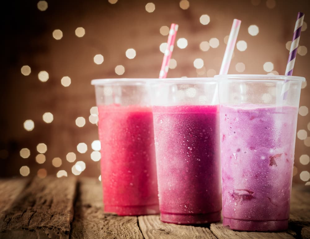 Buscas algo diferente para refrescarte este verano y poderle ofrecer a tus amigos en esas tardes de calor y diversión, que te parece unos tragos deliciosos con un toque especial: helado. Además recuerda que el tercer domingo de julio se celebra el Día Nacional del helado.