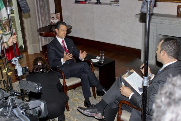 Peña Nieto llegó puntual a la cita. Foto:  Miguel Carrillo 