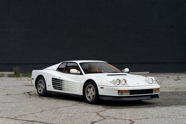 El Ferrari que apareció en la película “Straight Dutta Compton” vale entre 130,000 y 150,000 mil dólares.