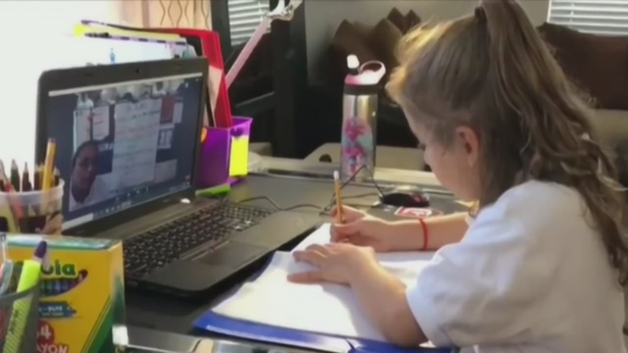 Estudiantes de Miami-Dade y Broward en clases a distancia con bajo rendimiento académico tendrán que regresar a las aulas