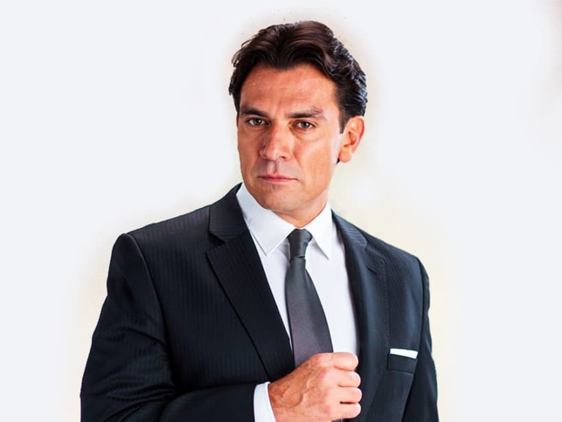 Esta vez 
<b><a href="https://www.univision.com/temas/jorge-salinas" target="_blank">Jorge Salinas</a></b> será Ernesto Rioja, abogado y esposo de Elena, con quien adoptará a Nicolás al quedar estéril tras un accidente.