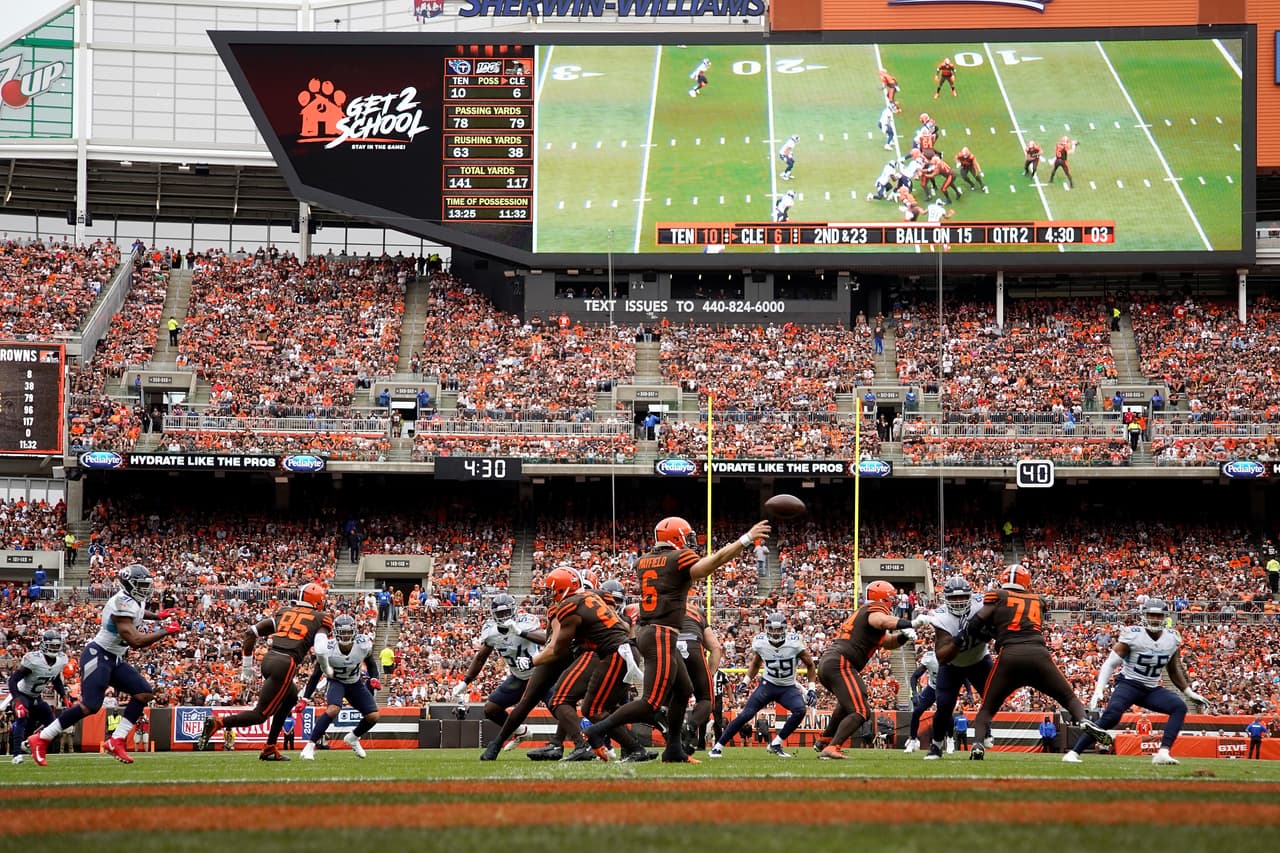 Baker Mayfield #6 no pudo encabezar a los Cleveland Browns hacia la victoria