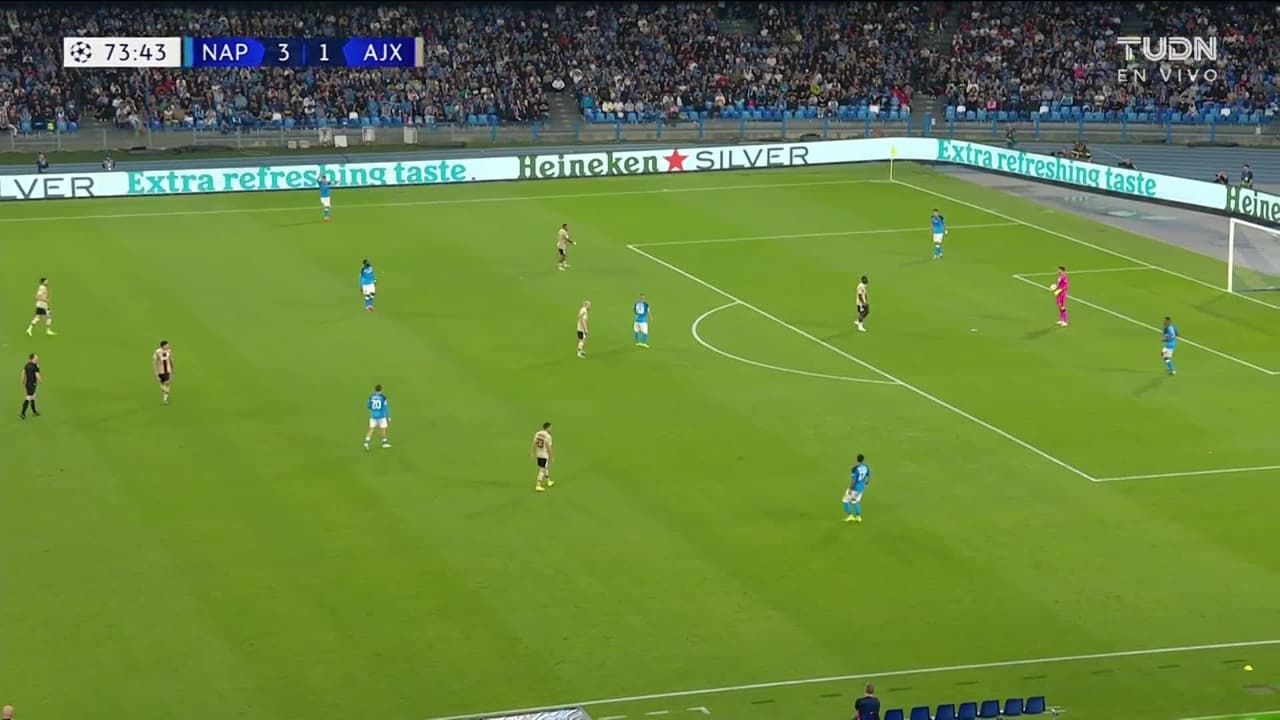 ¡TIRO ATAJADO! disparo por Hirving Lozano.