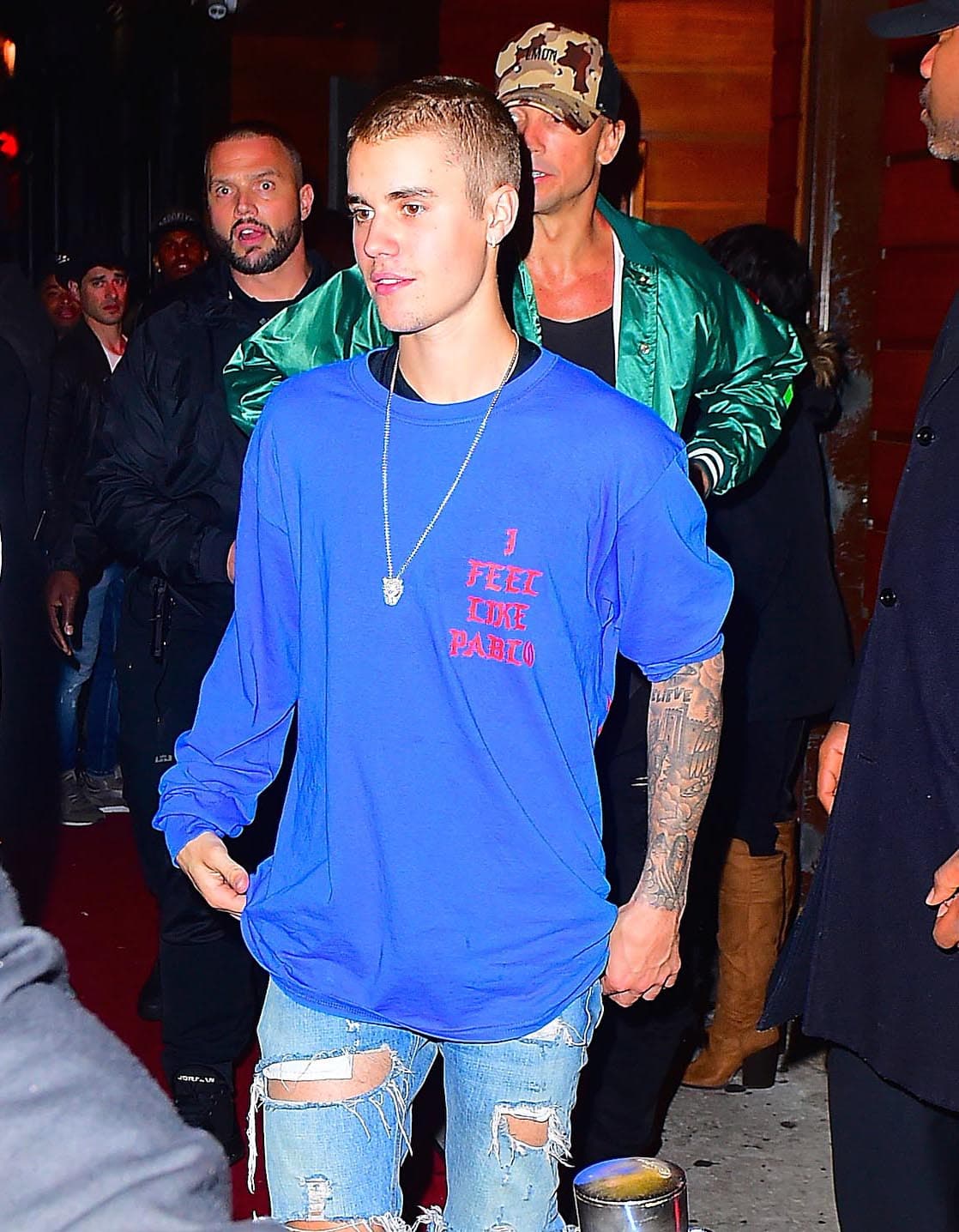 El portal 'TMZ' informó que un hombre llamado Robert Earl Morgan demandó al cantante por $100 mil dólares y todo por despedazar su teléfono celular.