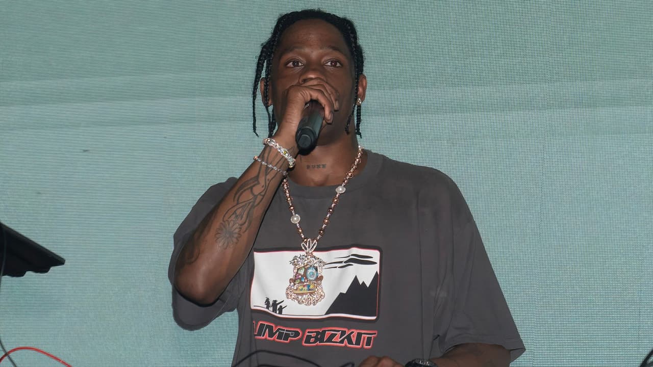 Travis Scott, rapero de Houston y organizador del 
<a href="https://www.univision.com/temas/festival-astroworld">Astroworld</a>, está siendo criticado por unas fotos y videos que publicó en el pasado celebrando los disturbios que ocurrían en sus conciertos.