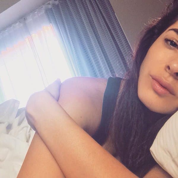 La actriz declaró hace 2 años que tuvo que cancelar la boda porque esto implicaba mucho tiempo de preparación y en ese momento estaba llena de trabajo entre México, Estados Unidos y Colombia, por lo que no podía concretar su boda, aunque la propuesta sigue en pie.