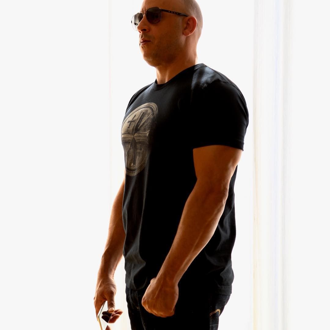Vin Diesel decidió defenderse por medio de las redes sociales al ser cuestionado por su físico en varias entrevistas.