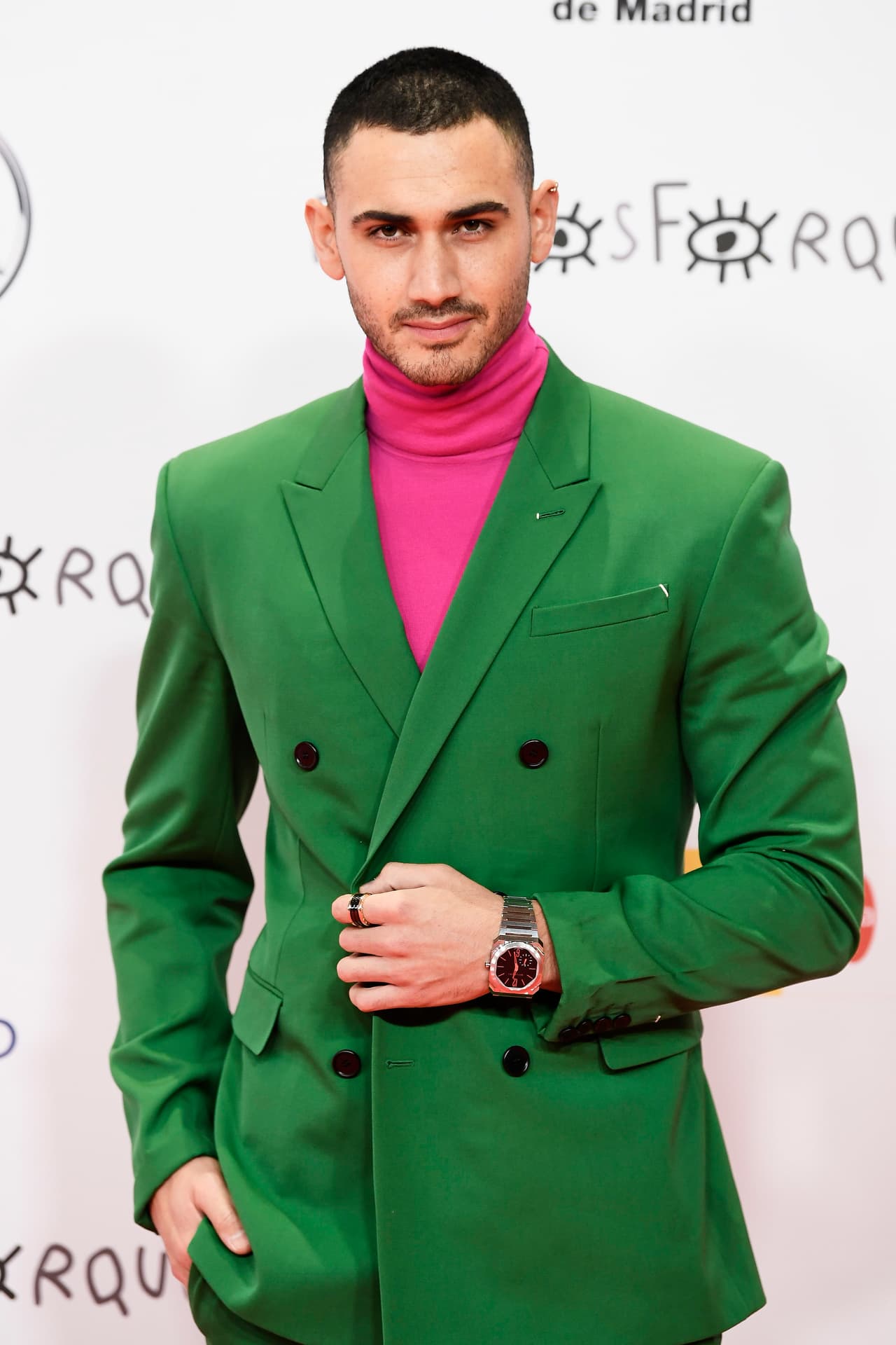 TVNotas publicó en su reciente edición que Ester, de 21 años, corrió de su departamento en Madrid a Alejandro, de 26, por
<b><a href="https://www.tvnotas.com.mx/noticias-espectaculos-mexico/ester-exposito-termino-y-corrio-alex-speitzer-por-mantenido" target="_blank"> "mantenido"</a></b>, al no aceptar los proyectos que le ofrecían en España por considerarlos "poca cosa".
<br>