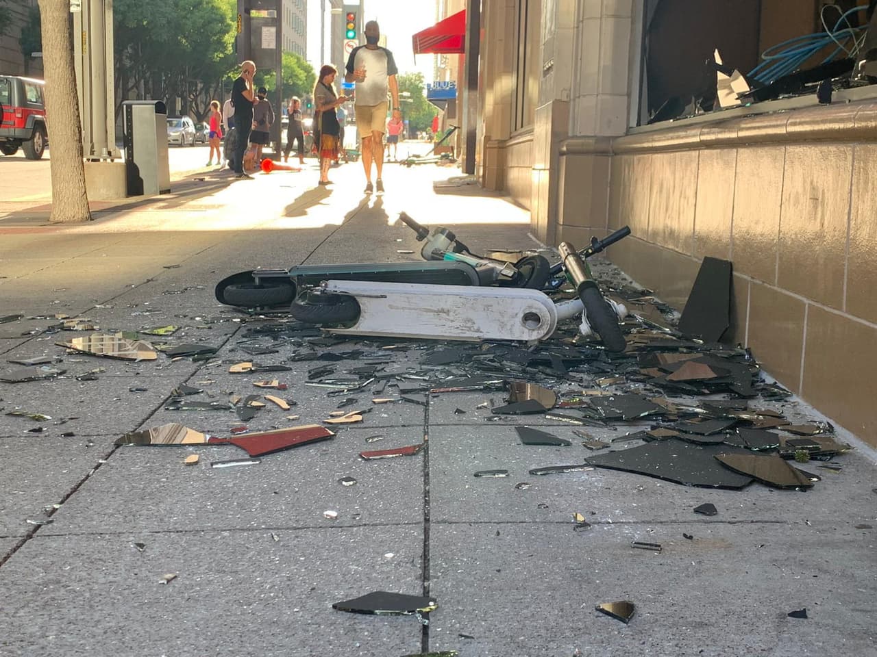 Las autoridades y líderes locales rechazaron estos destrozos en la ciudad.
<br>