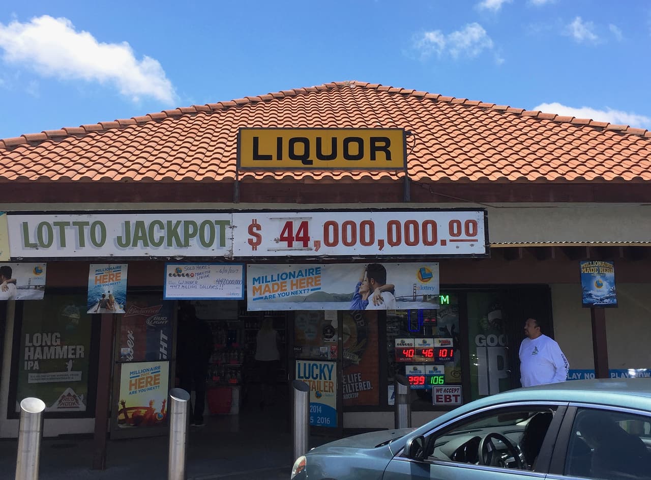 Marietta Liquor & Deli, cuando todavía no terminaban de ponerle la cantidad completa.