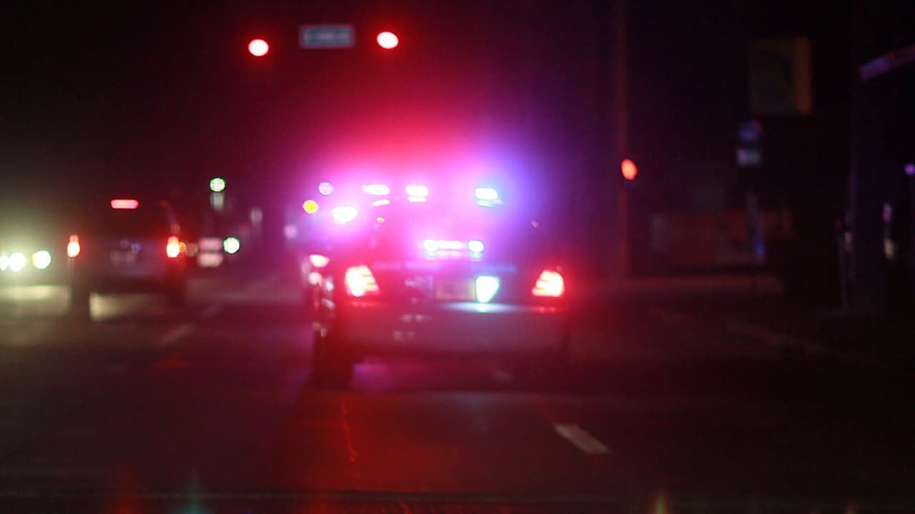 Muere moticiclista que fue arrollado por 8 autos en carretera del condado Lake