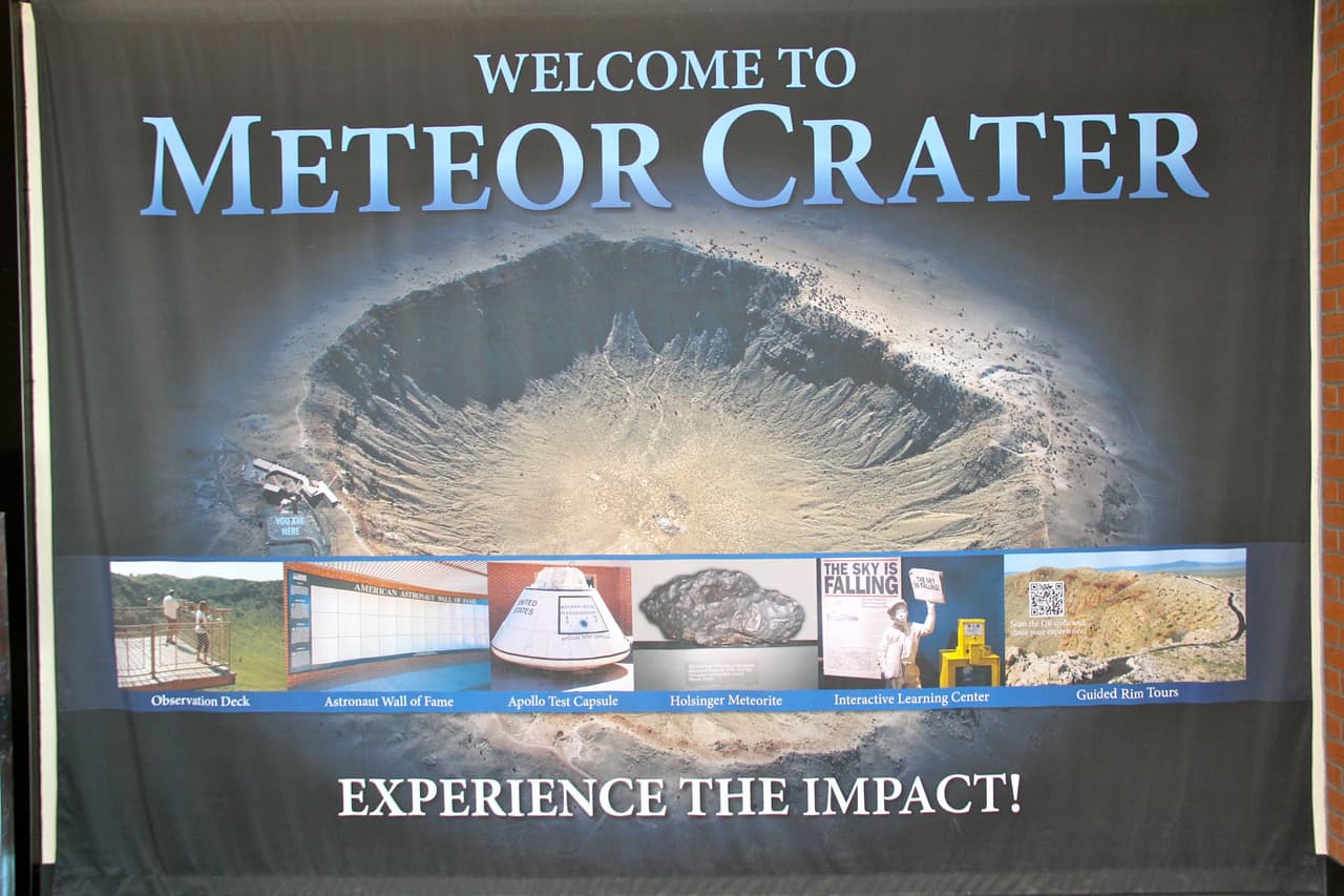 También hay un teatro y un Discovery Center que contiene pantallas interactivas y exposiciones.