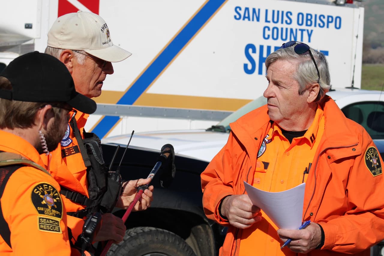 Más de 200 personas están involucradas en la localización del niño.