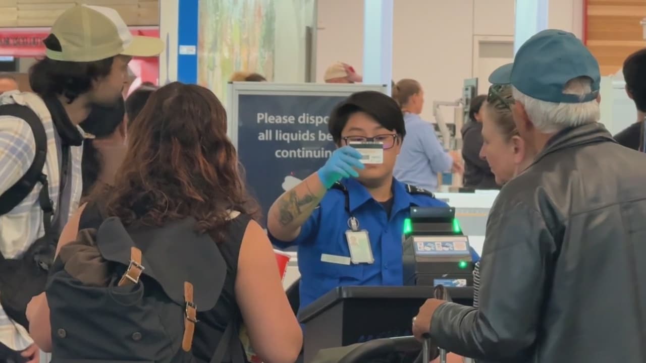 Agentes de ICE realizan revisiones y detenciones migratorias en el Aeropuerto de San Francisco