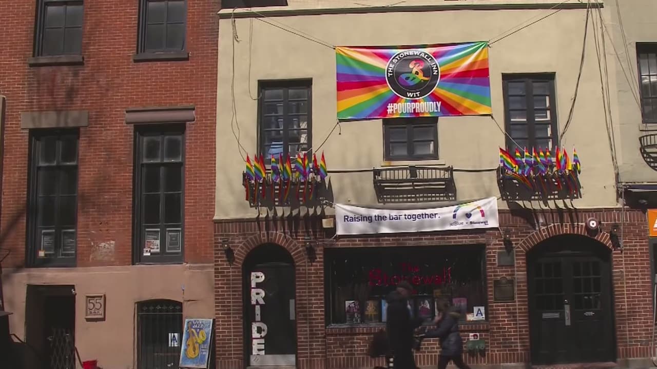 Cincuenta años después, los neoyorquinos conmemoran la protesta de Stonewall que comenzó una revolución para la comunidad LGBTQ
