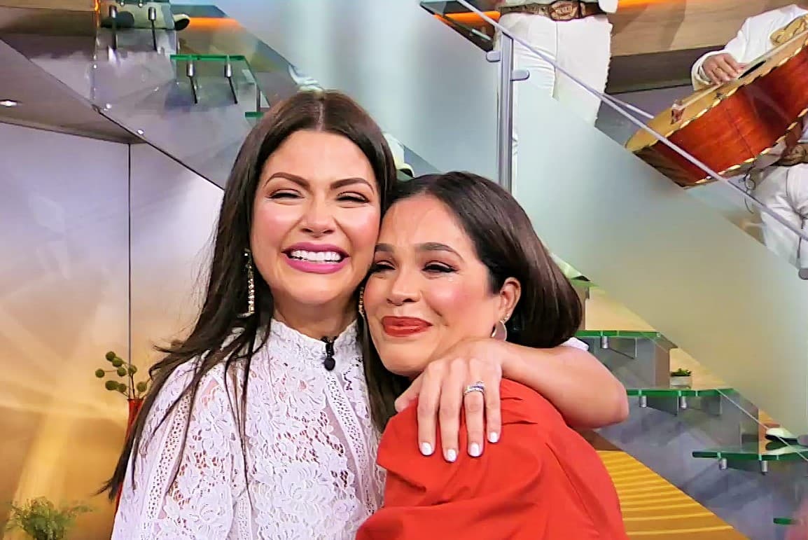 Karla también agregó lo siguiente: "Te doy gracias por tantos años de cosas bonitas, estoy muy orgullosa de lo que has logrado y de tu crecimiento. Me has enseñado muchas cosas, entre ellas que la vida siempre nos sorprende y me alegra que siempre estés lista para enfrentar los retos que la vida te ha puesto".