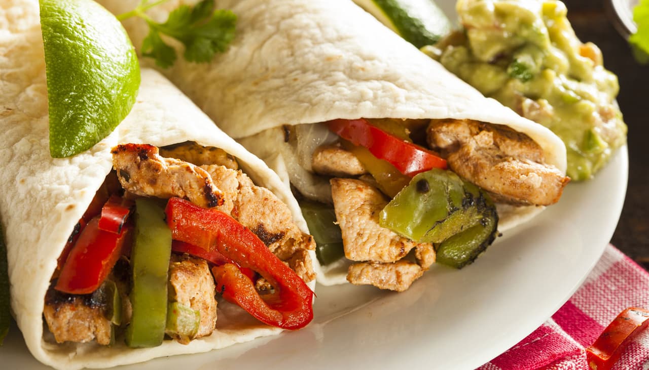 Como fazer pão para wrap em casa: receita só leva farinha, azeite, água e sal